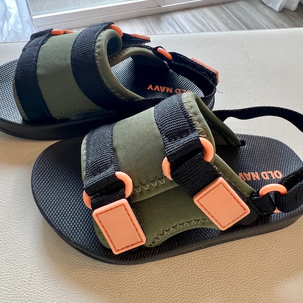 Old Navy Toddler Kids Unisex Water Sandals - Olive and Black with Orange Accents